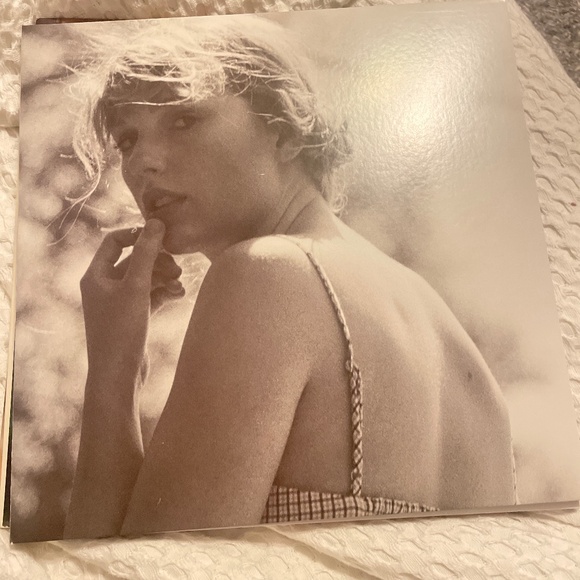 Taylor Swift Folklore Vinyl Bonus Tracks Edition - Picture 1 of 2